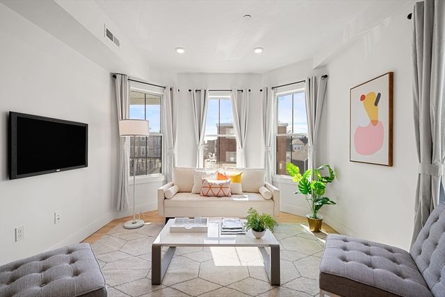 138 Centre St 3, Boston, MA 02124