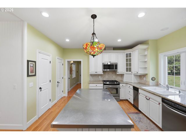 1027 SEABIRD Dr Sw, Bandon, OR 97411