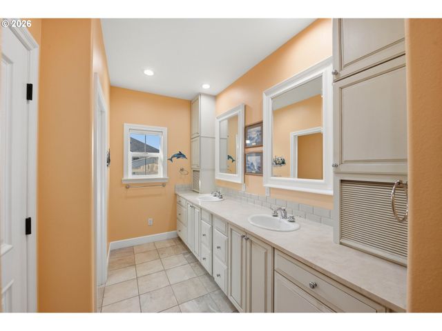 1027 SEABIRD Dr Sw, Bandon, OR 97411