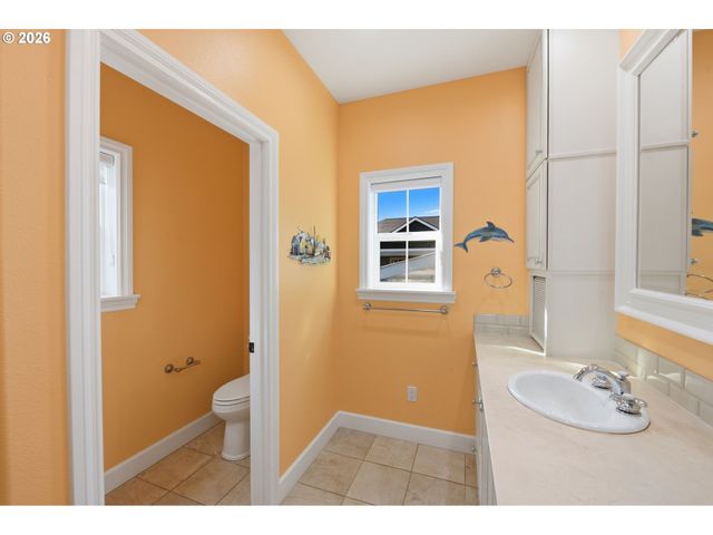 1027 SEABIRD Dr Sw, Bandon, OR 97411