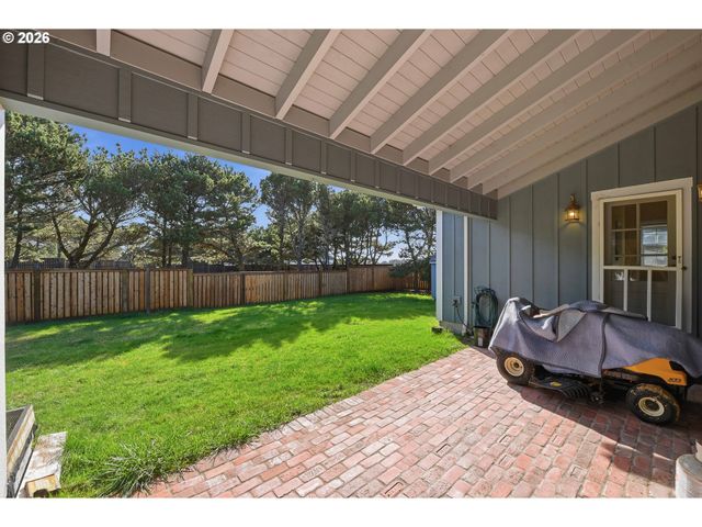 1027 SEABIRD Dr Sw, Bandon, OR 97411