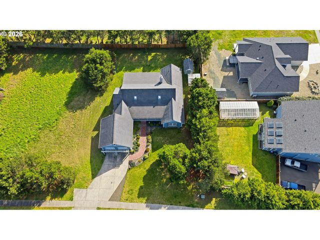 1027 SEABIRD Dr Sw, Bandon, OR 97411