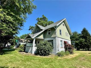 13479 Louisville Street NE, Paris, OH 44669