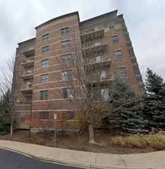 125 Lakeview Drive 207, Bloomingdale, IL 60108