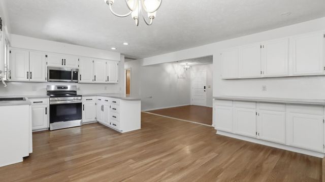 5901 S Farm Road 157, Springfield, MO 65810
