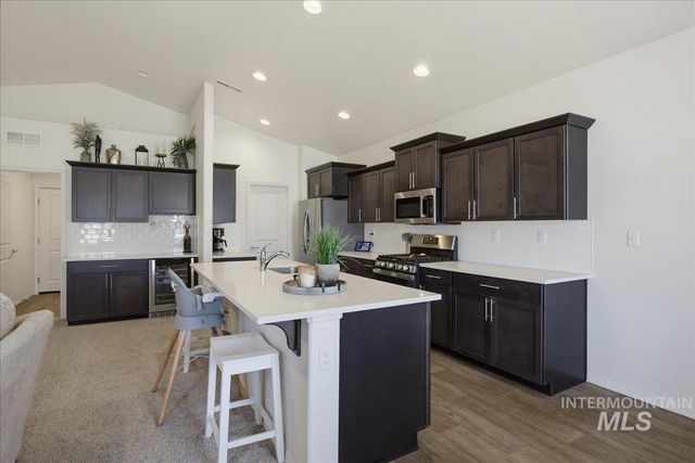 1511 Yellowstone St, Caldwell, ID 83607