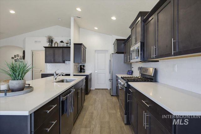 1511 Yellowstone St, Caldwell, ID 83607