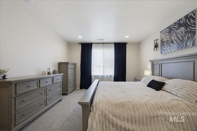 1511 Yellowstone St, Caldwell, ID 83607