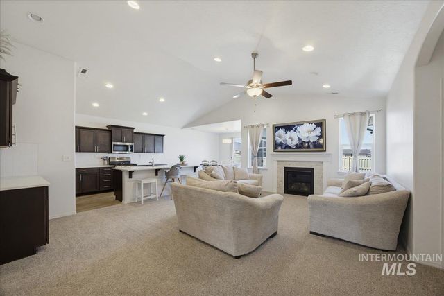 1511 Yellowstone St, Caldwell, ID 83607