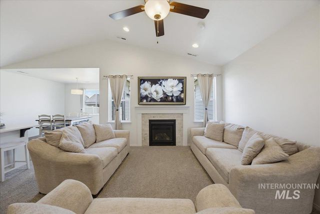 1511 Yellowstone St, Caldwell, ID 83607