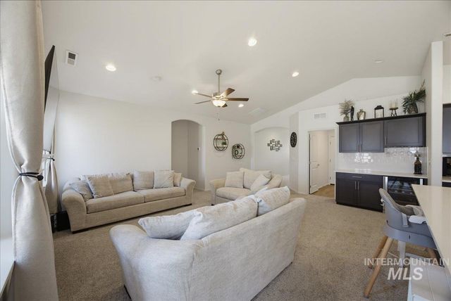 1511 Yellowstone St, Caldwell, ID 83607