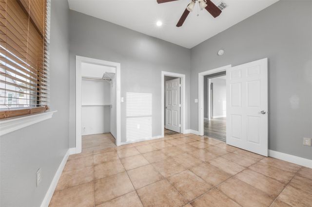 394 Rd 5102 H, Cleveland, TX 77327