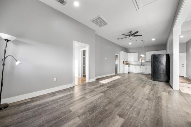 394 Rd 5102 H, Cleveland, TX 77327