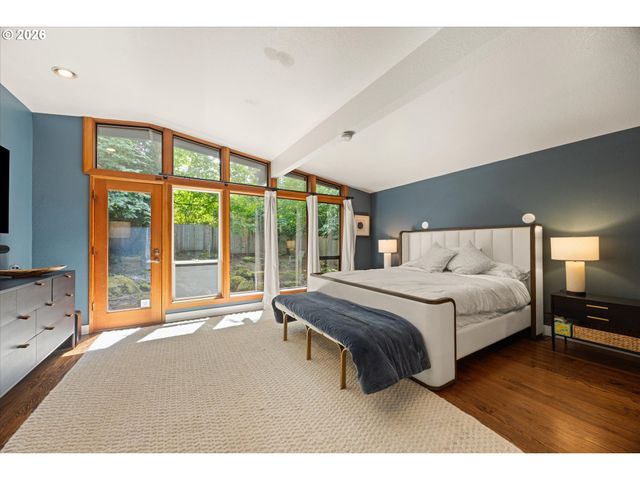 570 MIDDLECREST Rd, Lake Oswego, OR 97034