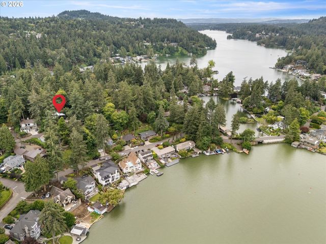 570 MIDDLECREST Rd, Lake Oswego, OR 97034