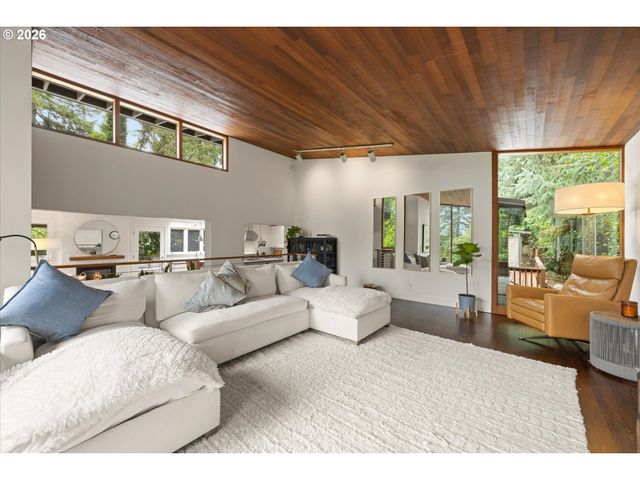 570 MIDDLECREST Rd, Lake Oswego, OR 97034