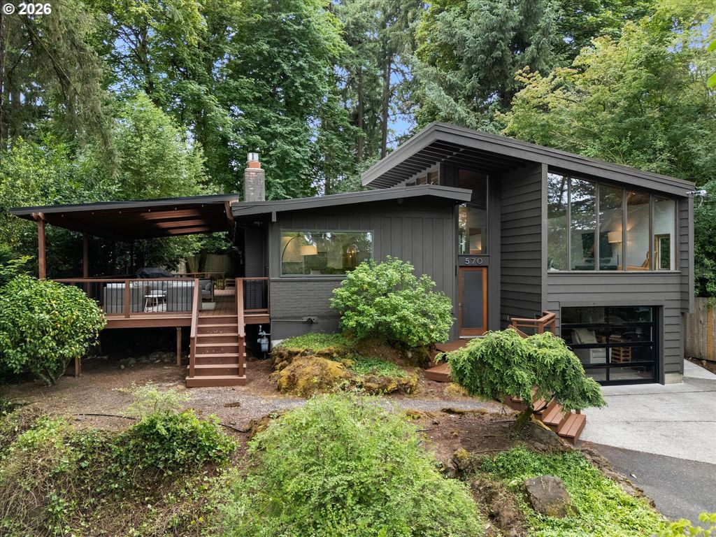 570 MIDDLECREST Rd, Lake Oswego, OR 97034