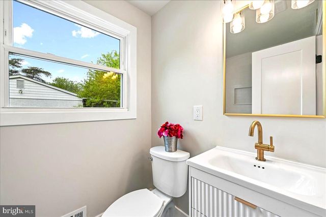6904 FRIENDSHIP RD, Clinton, MD 20735