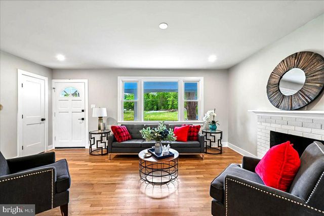 6904 FRIENDSHIP RD, Clinton, MD 20735