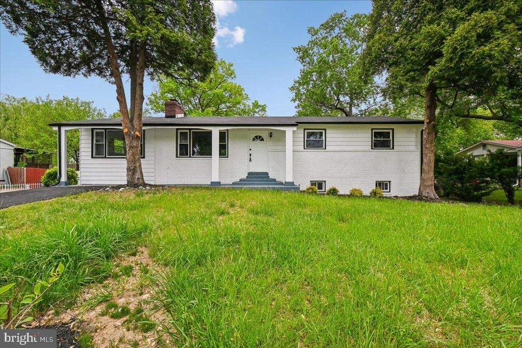 6904 FRIENDSHIP RD, Clinton, MD 20735