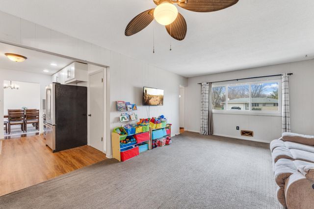 4080 Jersey Avenue N, Crystal, MN 55427