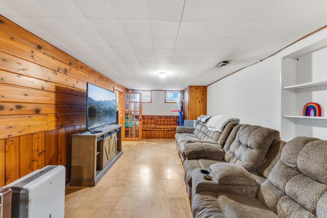 4080 Jersey Avenue N, Crystal, MN 55427