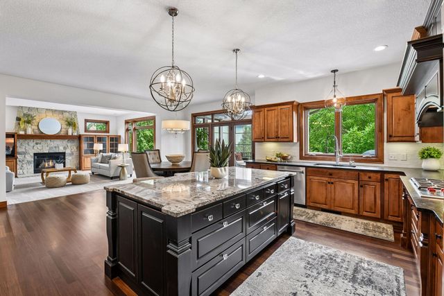 10053 Trails End Road, Chanhassen, MN 55317