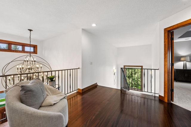10053 Trails End Road, Chanhassen, MN 55317