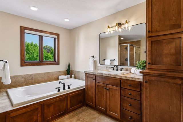 10053 Trails End Road, Chanhassen, MN 55317