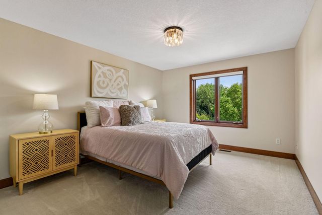 10053 Trails End Road, Chanhassen, MN 55317