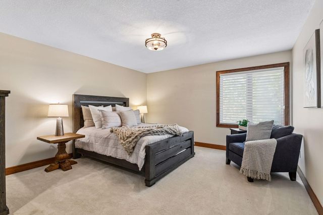 10053 Trails End Road, Chanhassen, MN 55317