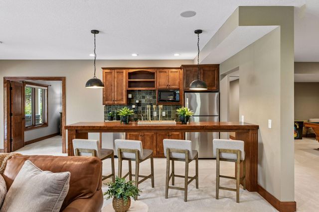 10053 Trails End Road, Chanhassen, MN 55317