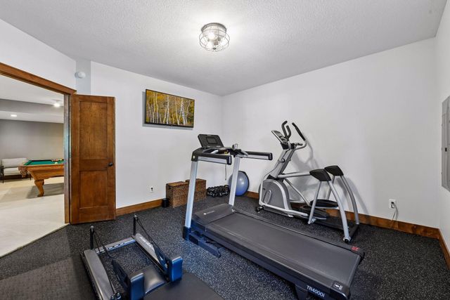 10053 Trails End Road, Chanhassen, MN 55317