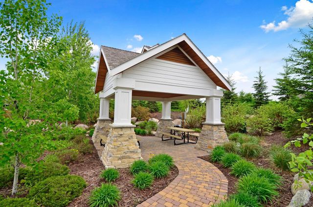 10053 Trails End Road, Chanhassen, MN 55317