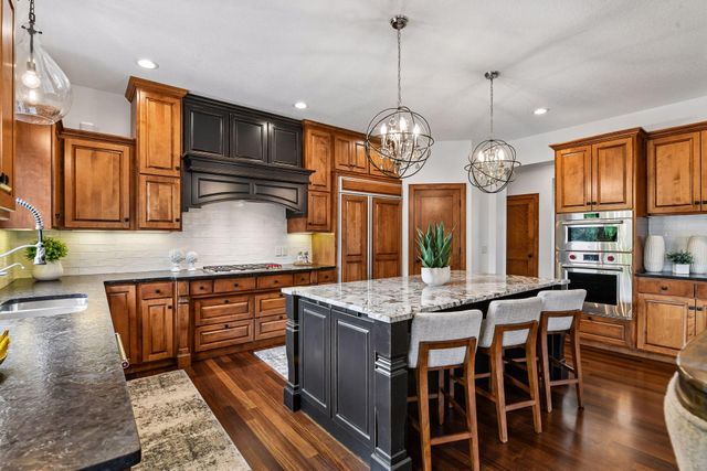 10053 Trails End Road, Chanhassen, MN 55317