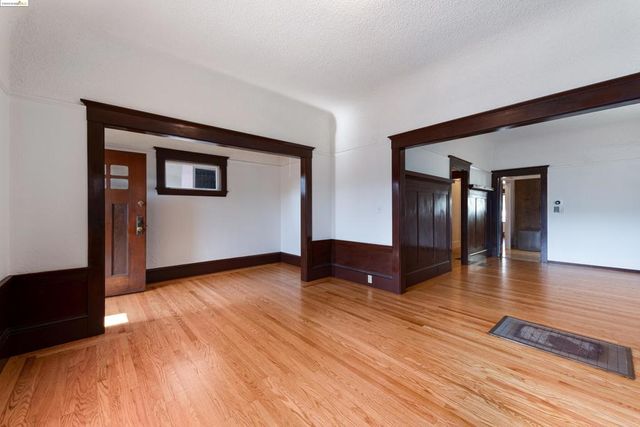 2943 Chestnut St, Oakland, CA 94608