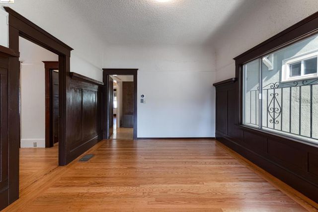 2943 Chestnut St, Oakland, CA 94608