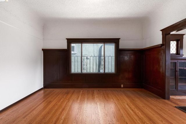 2943 Chestnut St, Oakland, CA 94608