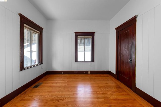 2943 Chestnut St, Oakland, CA 94608