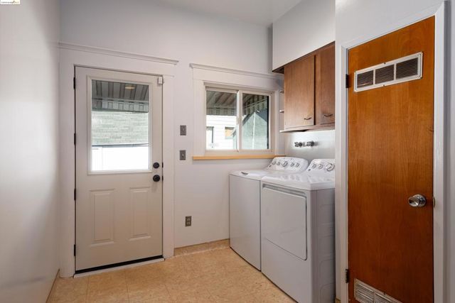 2943 Chestnut St, Oakland, CA 94608