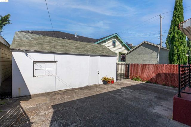 2943 Chestnut St, Oakland, CA 94608