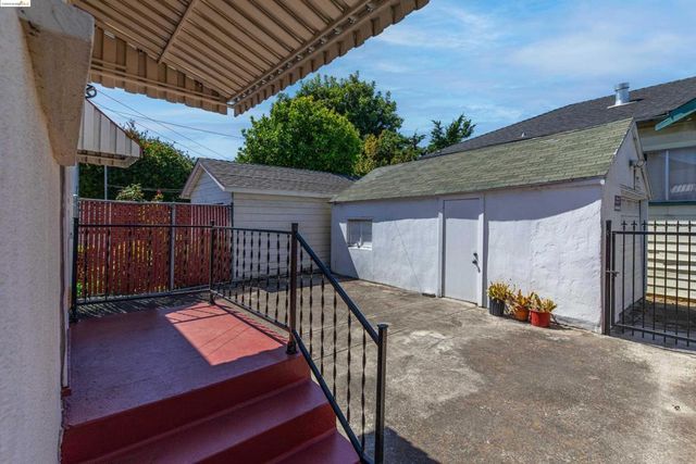 2943 Chestnut St, Oakland, CA 94608