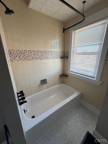 225 East Colvin Street, Syracuse, NY 13205