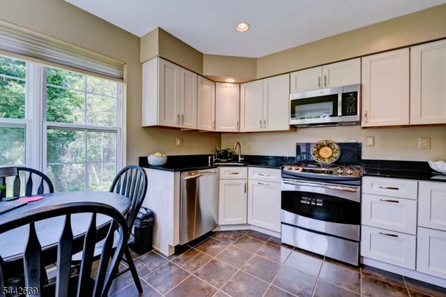 15 NAVAJO TRL, Branchburg Twp., NJ 08876