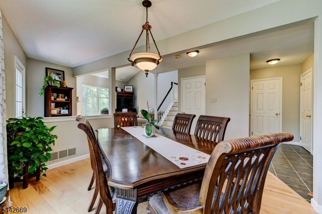 15 NAVAJO TRL, Branchburg Twp., NJ 08876
