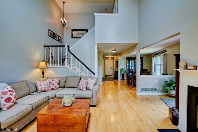 15 NAVAJO TRL, Branchburg Twp., NJ 08876