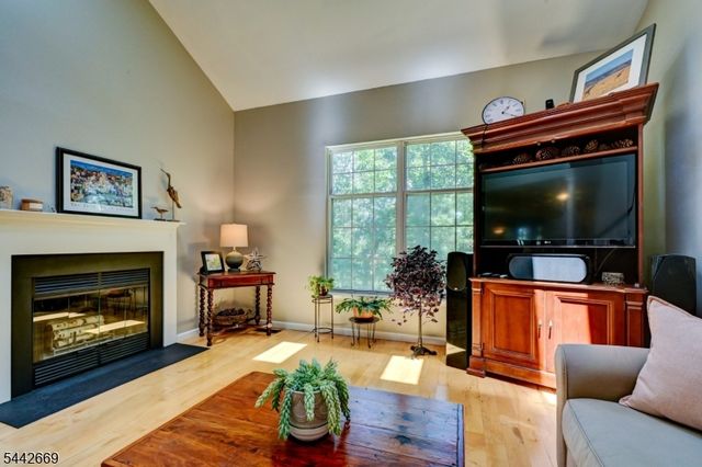 15 NAVAJO TRL, Branchburg Twp., NJ 08876