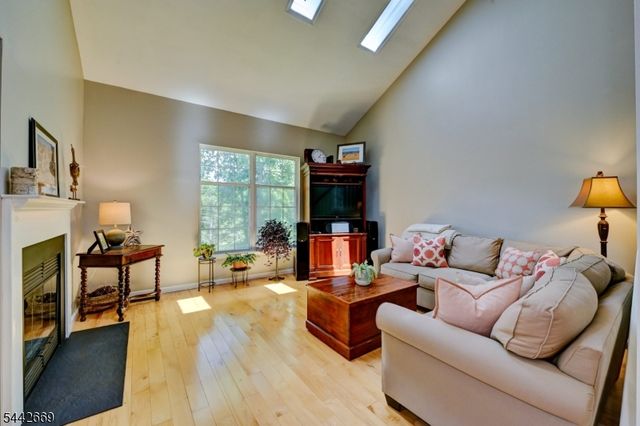 15 NAVAJO TRL, Branchburg Twp., NJ 08876