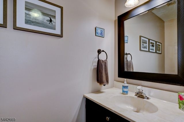 15 NAVAJO TRL, Branchburg Twp., NJ 08876