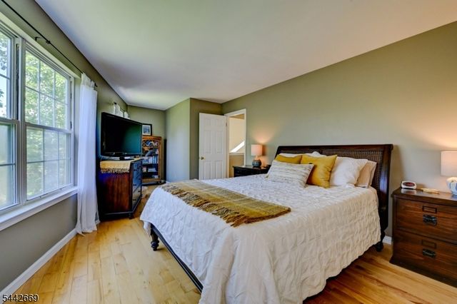 15 NAVAJO TRL, Branchburg Twp., NJ 08876